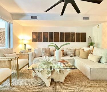 Rock Harbor Apartamento | Villa Valbuena Palm Oasis In-Laws Quarters 4-Story Unit With Rooftop Retreat