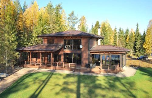 Tahkovuori Villa | Villa Valkama with optional beach sauna + jacuzzi