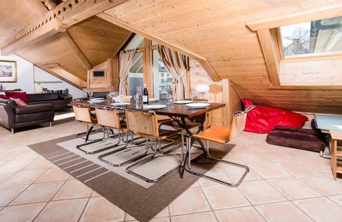 Chamonix City Centre Cabaña | Villa Vallet Apartment - an apartment that sleeps 6 guests in 3 bedrooms