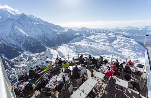 Chamonix City Centre Cabaña | Villa Vallet Apartment - an apartment that sleeps 6 guests in 3 bedrooms