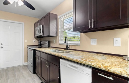 Lehigh Acres Casa | Villa Varges - Be our Guest!