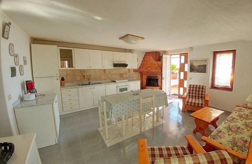 Fiaiano Casa | Villa Venturina A: Una casa unifamiliar luminosa y soleada ubicada en la costa alta frente al mar.