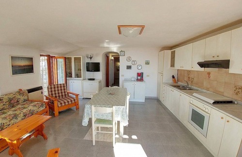 Fiaiano Casa | Villa Venturina A: Una casa unifamiliar luminosa y soleada ubicada en la costa alta frente al mar.