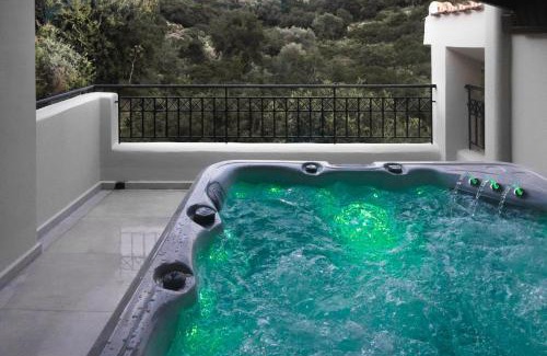Roussospiti Apartamento | Villa Ventus, 40sqm private pool & hot tub!