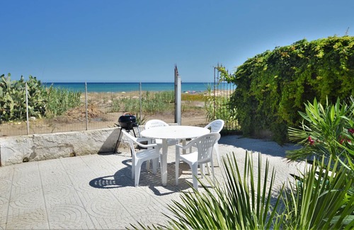 Alcamo Marina Chalet De Esquí | Villa Venus with direct access to the beach