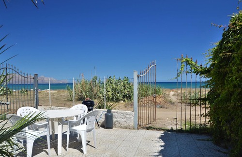 Alcamo Marina Chalet De Esquí | Villa Venus with direct access to the beach