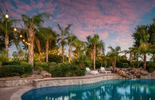 Bermuda Dunes Villa | Villa Verbena by AvantStay Expansive Estate w B-ball Court PoolSpa Entertainers Yard