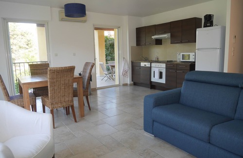 Montauroux Apartamento | Villa Verdi D apartamento con aire acondicionado con terraza y piscina jardín privado