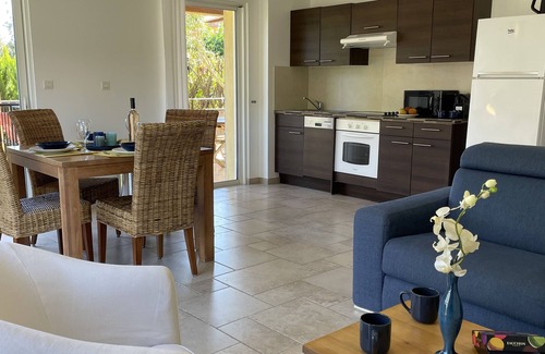 Montauroux Apartamento | Villa Verdi D apartamento con aire acondicionado con terraza y piscina jardín privado