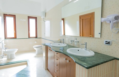 Camposano Cama Y Desayuno | Villa Vetrano è Situata in una Zona Tranquilla ed a Circa 30 km da Napoli