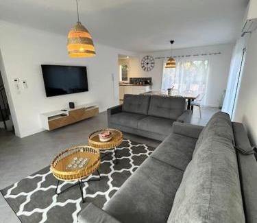 Roquebrune-Cap-Martin Villa | Villa Victoria #8 persons #3 Bedrooms #Terrace # garage Beach - Calm and Clim