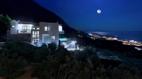Veliko Brdo Villa | Villa View a luxury villa in Makarska, heated private pool, jacuzzi, gym