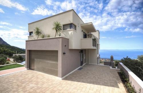 Veliko Brdo Villa | Villa View a luxury villa in Makarska, heated private pool, jacuzzi, gym