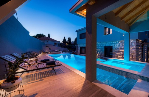 Lapad Villa | Villa Vikor con gran piscina privada y jacuzzi .....