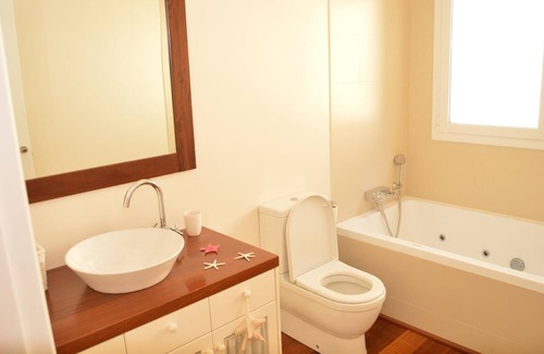 Calonge Chalet De Esquí | CHALET/VILLA /CON VISTAS AL MAR,JARDIN,PISCINA,TENIS Y CERCA DE PLAYAS Y WIFI