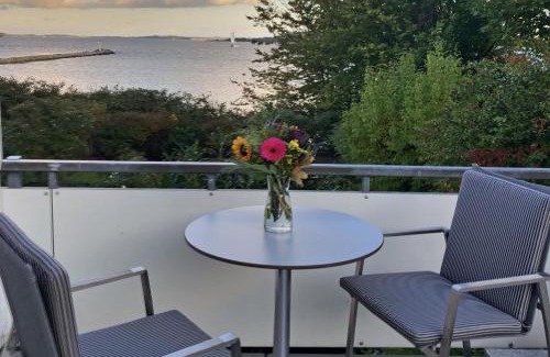 Lauterbach Villa | Villa Vilmblick - Wohnung 07 mit Terrasse und Boddenblick