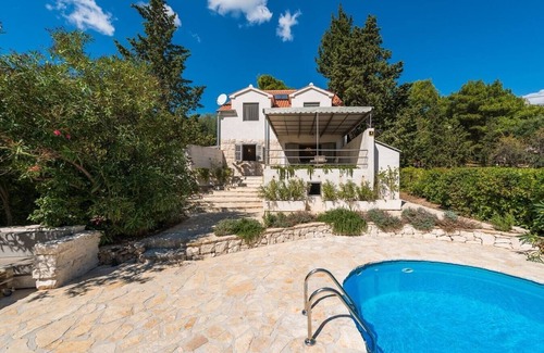 Cove Basina (Jelsa) Villa | Villa Vinea - Beachfront villa with pool, Brac Island