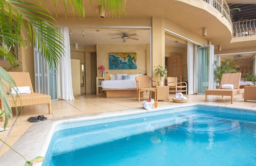 Amapas Villa | Villa privada frente al mar de 3-4 habitaciones con personal, piscina y la mejor ubicación en Puerto Vallarta