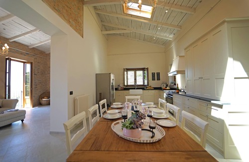 Licciana Nardi Villa | VILLA VITTORIA 8 pax
