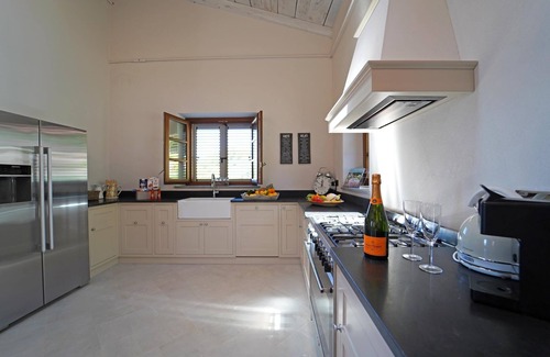 Licciana Nardi Villa | VILLA VITTORIA 8 pax