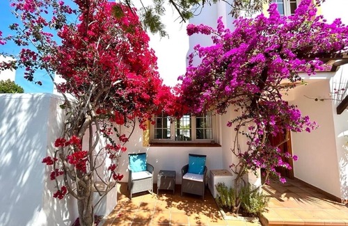 Cala Vadella Villa | Villa con piscina privada y vistas al mar desde el primer piso, a 5 minutos a pie de la playa.