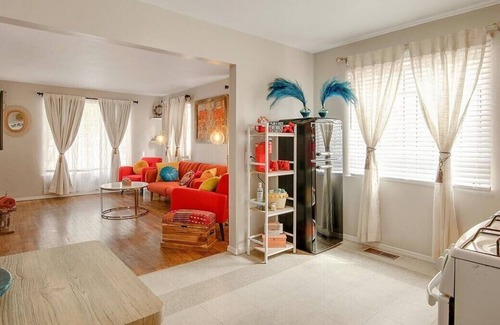 Barelas Casa | Villa w Fast Wi-Fi Minutes to Downtown Albuquerque