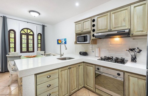 Tamarindo Villa | Villa w POOL 2BR/2.5BA Walk To Beach, Shops, Restaurants and MORE