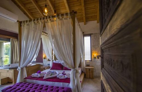 Yaniklar Villa | Private Pool and Jacuzzi Villa in Fethiye