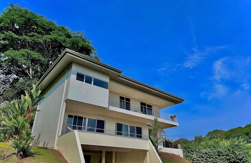 Ballena Villa | Villa Walking Dist. To the beach