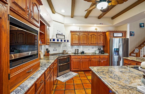 Anona Villa | Villa Waterfront w/ POOL, few mins from the BEACH