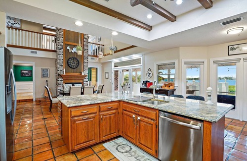 Anona Villa | Villa Waterfront w/ POOL, few mins from the BEACH