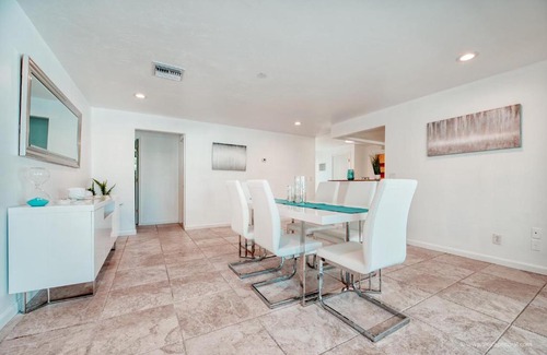 Caloosahatchee Villa | Villa White Shell - beautiful 4 bedroom holiday villa with great boat access