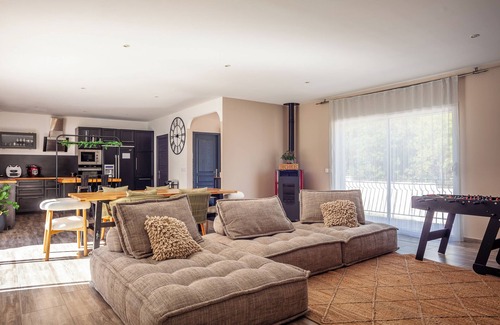 Meounes-les-Montrieux Villa | Villa 'Au Calme Avec Piscine' con piscina privada, Wi-Fi y aire acondicionado