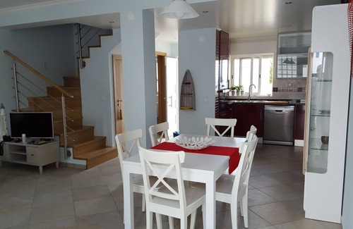 Salema Villa | Villa con 3 dormitorios, 2 baños completos y terraza. Completamente renovado.
