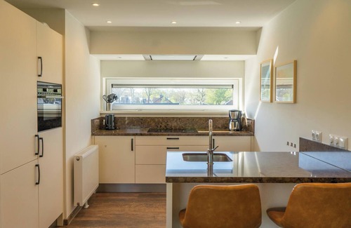 Biddinghuizen Casa | Villa with 5 bedrooms and a garden