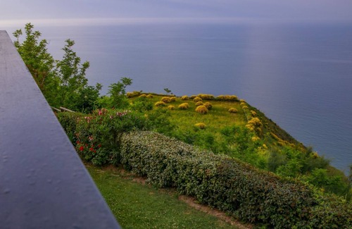 Castel di Mezzo Villa | Villa with a pool, sunrise, and sunset over the sea