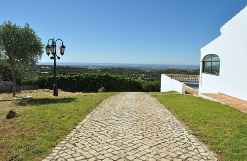 Sao Bras de Alportel Villa | Villa con impresionantes vistas sobre el mar y el valle de Faro.