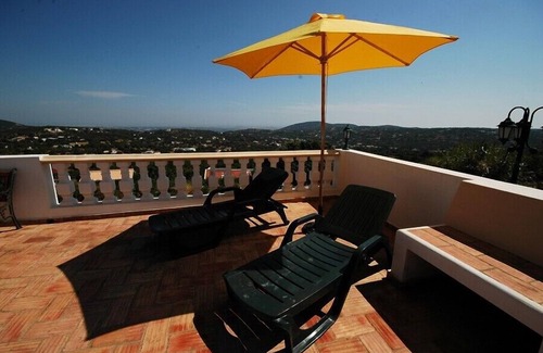 Sao Bras de Alportel Villa | Villa con impresionantes vistas sobre el mar y el valle de Faro.