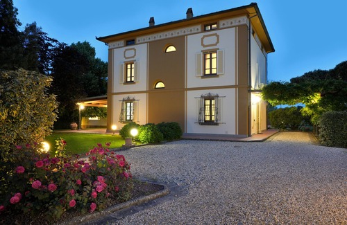 Orentano Villa | Villa con servicios de conserjería, piscina privada y climatizada y actividades gourmet.