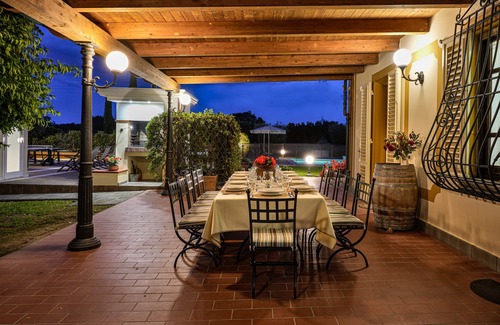Orentano Villa | Villa con servicios de conserjería, piscina privada y climatizada y actividades gourmet.