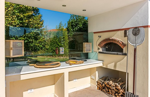 Orentano Villa | Villa con servicios de conserjería, piscina privada y climatizada y actividades gourmet.