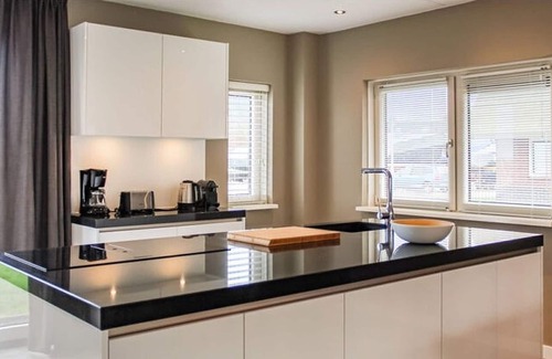 Idskenhuizen Casa | Villa with enclosed garden, in a holiday park on the water in Friesland