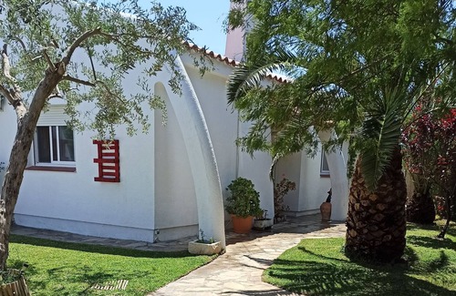 Les Tres Cales Chalet De Esquí | VILLA LOLA, PISCINA PRIVADA,WIFI,A/C, SÁBANAS, TOALLAS,MASCOTAS,BBQ,sin cargo.