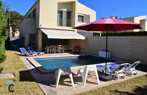 Puig de Ros Villa | VILLA con jardín y piscina privada en zona residencial familiar y tranquila, aire acondicionado y wifi - WiFi Gratis