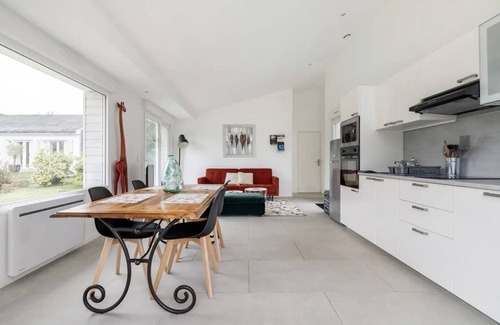 Halluin Casa | Villa with garden and private parking