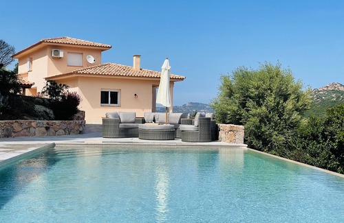 Santa Giulia Villa | Villa with heated infinity pool(13 x 5 meters), sauna, large park, sea view