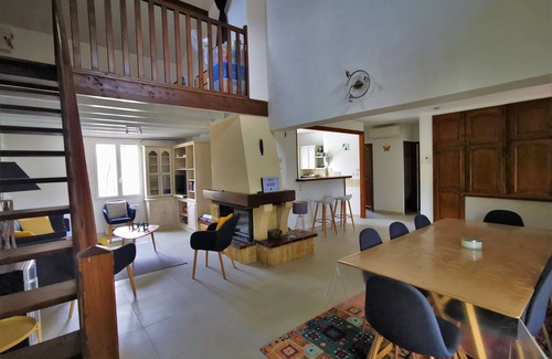 Grillon Casa | Villa de 134m2, con piscina y jardín de 1300m2.