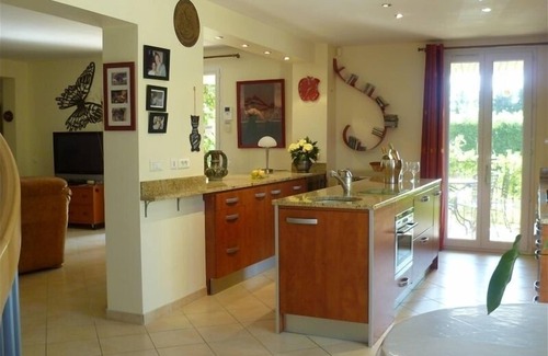 Sarrians Villa | Villa con piscina climatizada y estudio opcional adjunto.