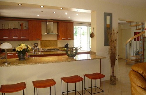 Sarrians Villa | Villa con piscina climatizada y estudio opcional adjunto.