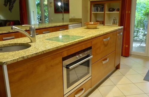 Sarrians Villa | Villa con piscina climatizada y estudio opcional adjunto.